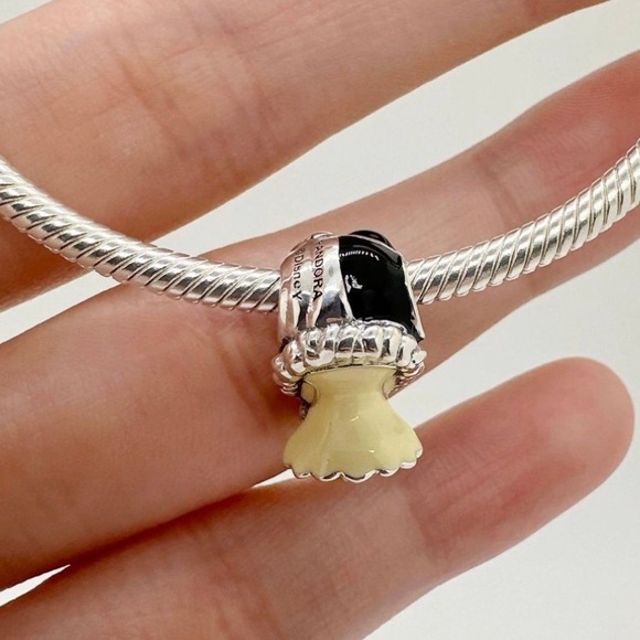 Disney villains Cruella Deville .925 charm - Picture 2 of 2